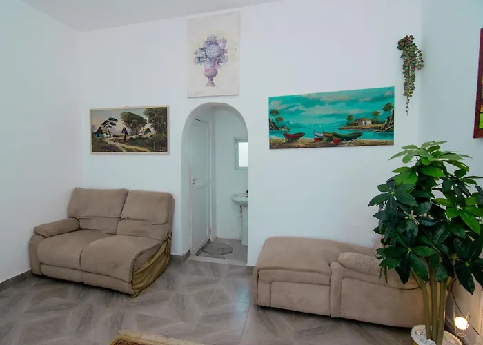Casa Sira Nyali Links Road Studio Apartment